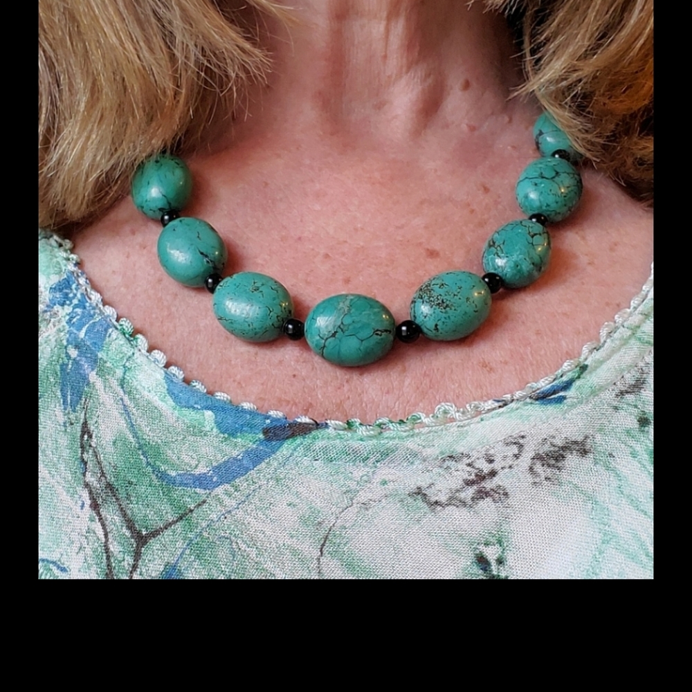 Green turquoise polished necklace
